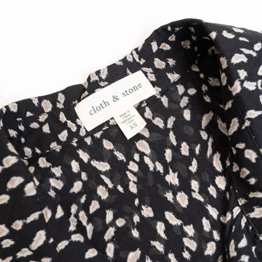 🚨 Anthropologie Cloth & Stone Spotted Lightweight Button Down Shirt - Picture 5 of 11